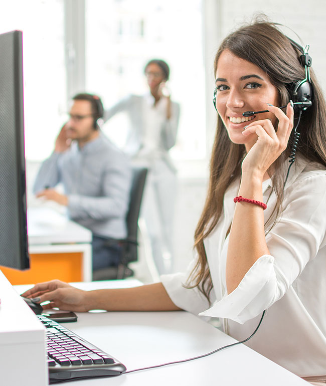 Image of a phone operator, smiling towards the viewer, representing contacting Mier Human Capital